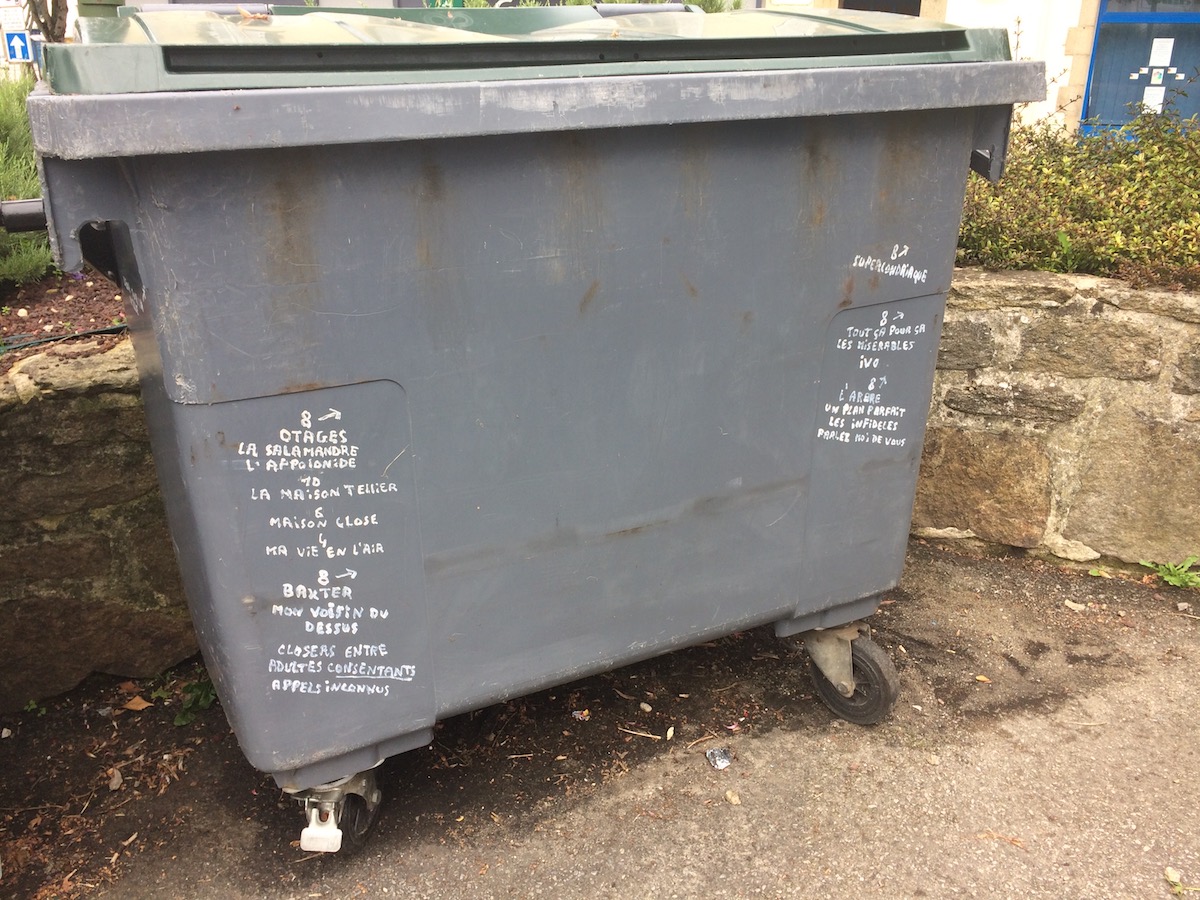 Graffitied bin in Douarnenez