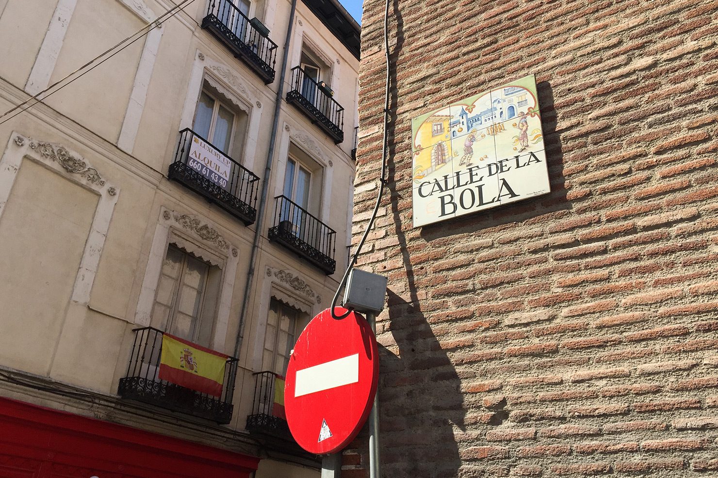 Tiled street sign in central Madrid, showing Calle de la Bola.